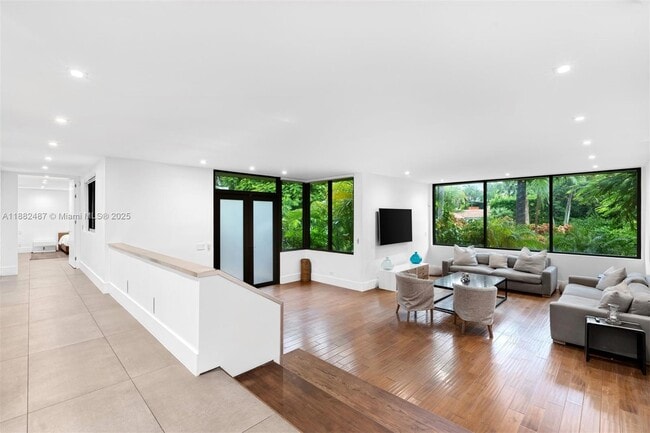 Photo - 2815 Regatta Ave