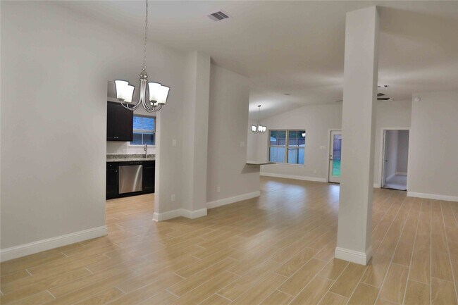 Photo - 300 Terra Vis Cir