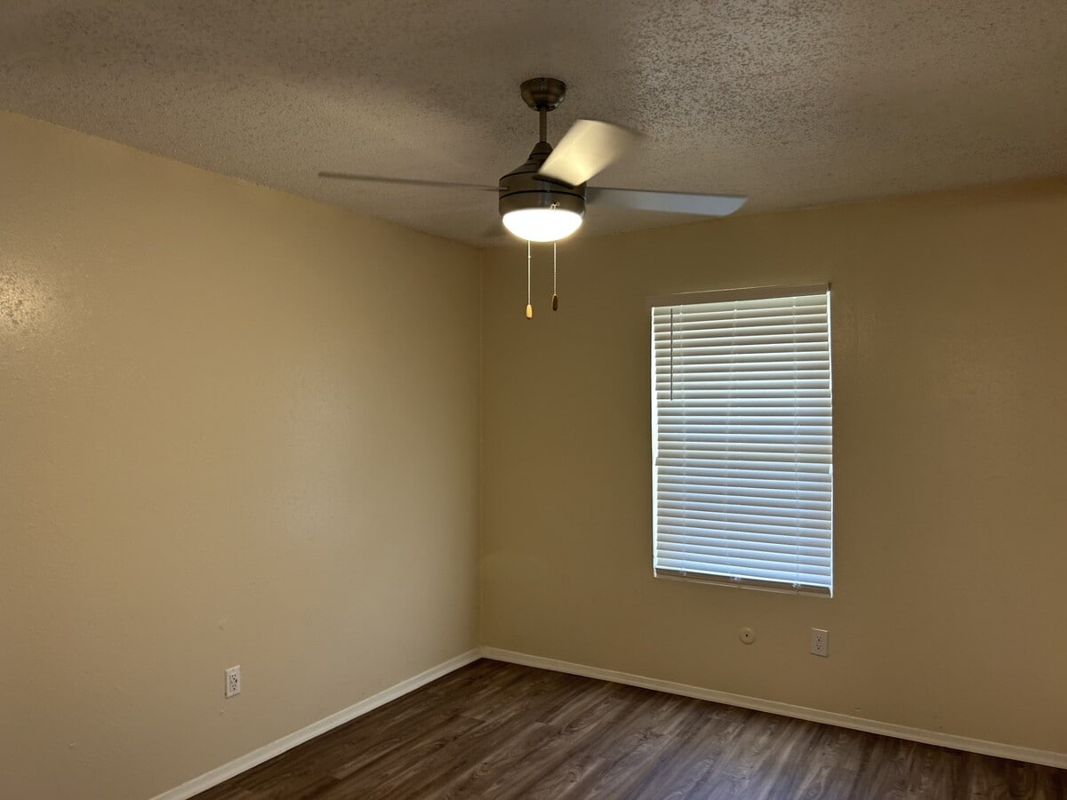 1 Bedroom - Kingswood Estates