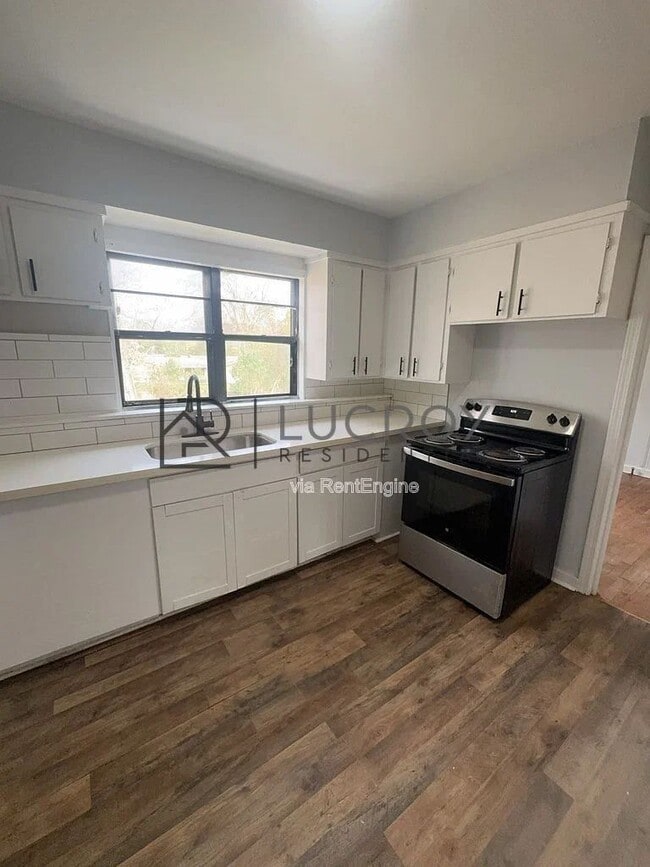 Photo - 320 Lawrence Rd
