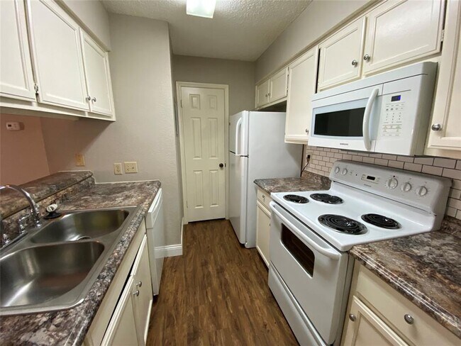 Photo - 1013 Hyridge St