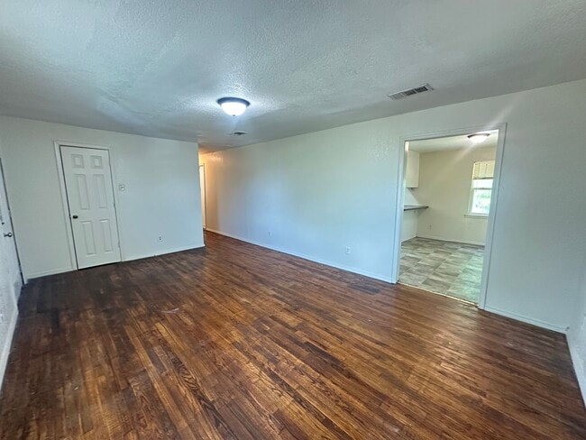 Photo - 2605 Speight Ave