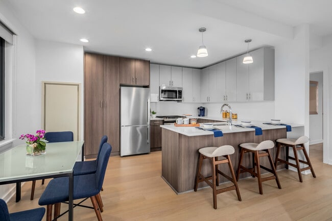 Photo - 360 Huguenot