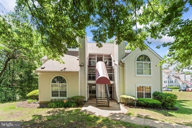 Building Photo - 1013 Fallcrest Ct Unit 4-203 Rental
