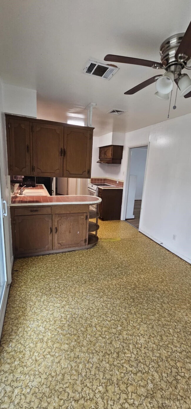 Photo - 9721 Foredale St