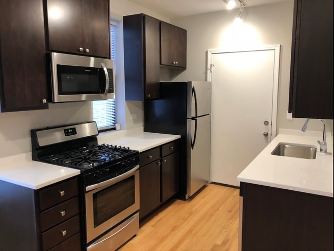 Building Photo - 3217 W Cullom Ave