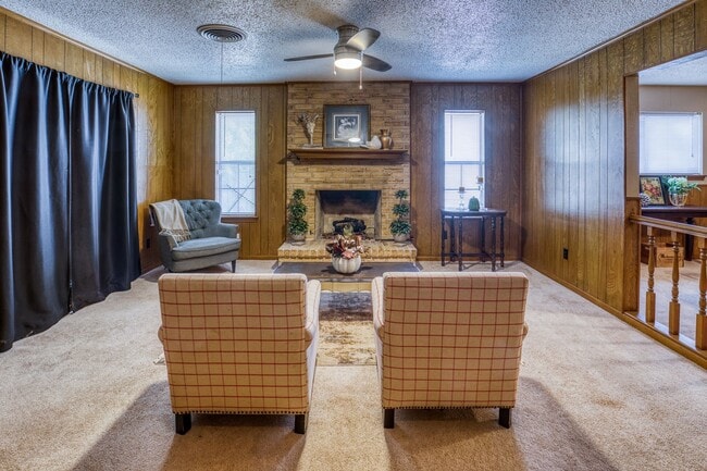 Photo - 402 Cottonwood St