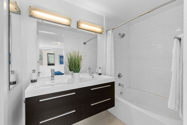 Photo - 3 bedroom 3.5 bath - Townhouse for rent