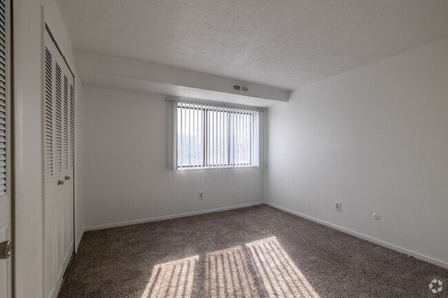 3 habitaciones, 2 baños - 140 m² - Dormitorio principal - Carlyle Tower Apartments - Southfield, MI