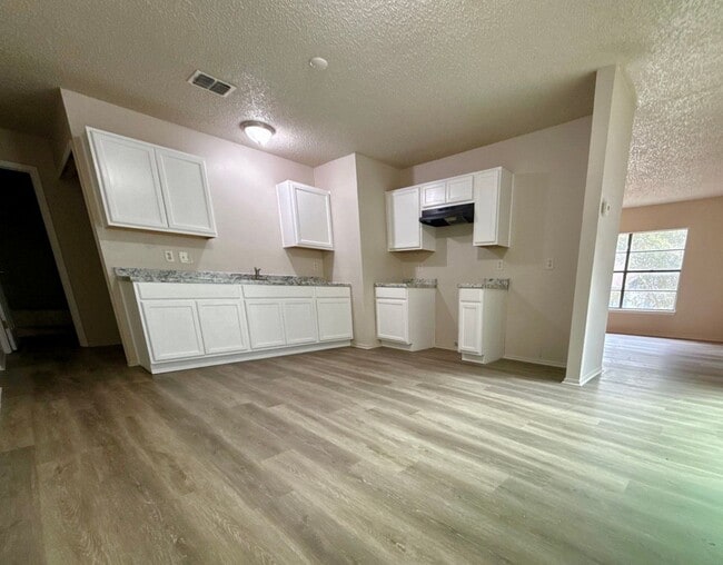 4315 Lehman Dr