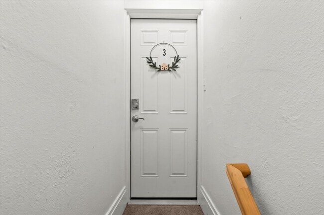 Photo - For Rent – 1 Bed / 1 Bath Apartment in Lak... Unit 3