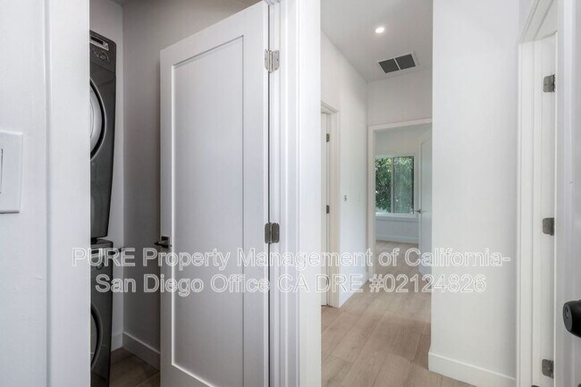 Photo - 2175 Bacon St