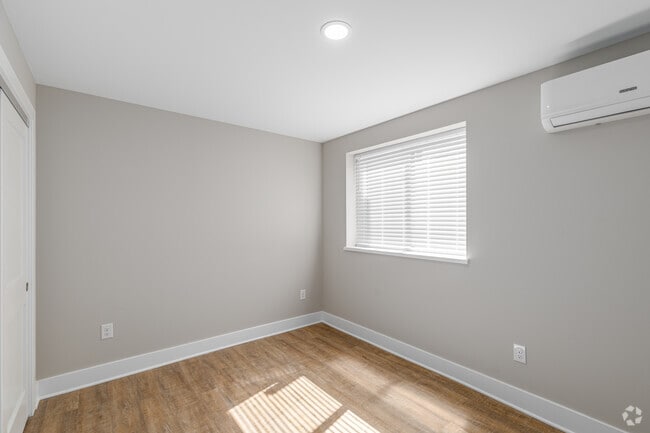 1BR, 1BA w/ Den - 810SF - Bedroom