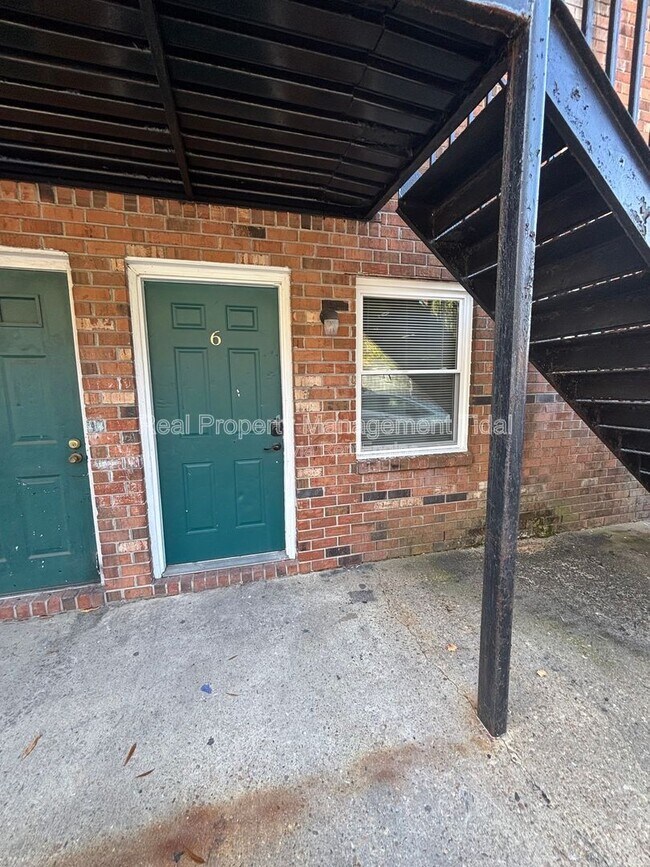 Building Photo - 6255 Alexander St Unit 6