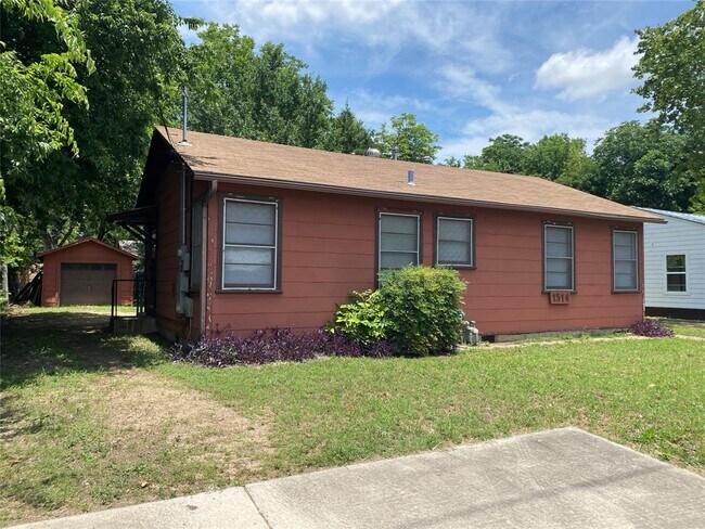 Building Photo - 1514 W Koenig Ln Rental