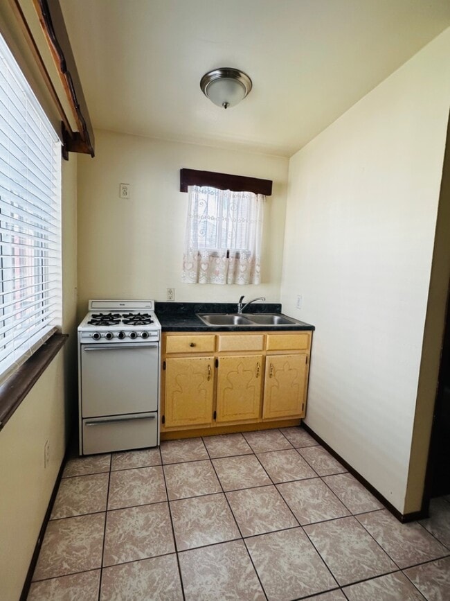 Photo - 2221 Bassett Ave