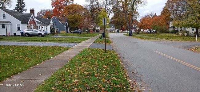 Photo - 183 Thorncliffe Dr