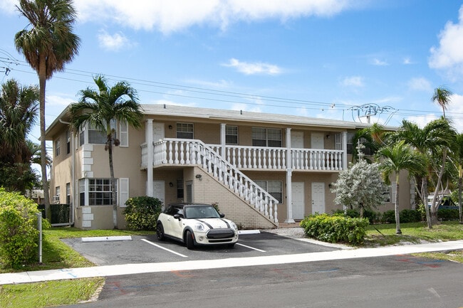Photo - 1820 NE 56th St Apartment Unit 4