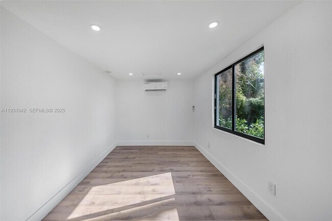 Photo - 6911 NW 4th Ct Unidad A