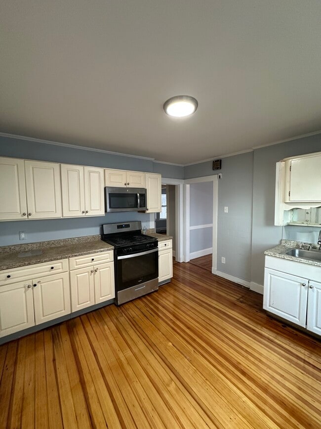 Building Photo - 48 Baker St Unit 1