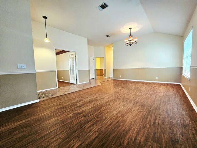 Photo - 8102 Lerwick Ln