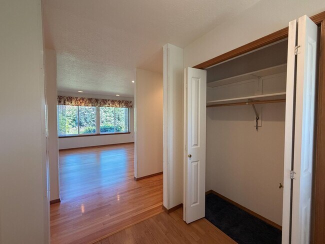 Photo - 364 SE Davis Ct
