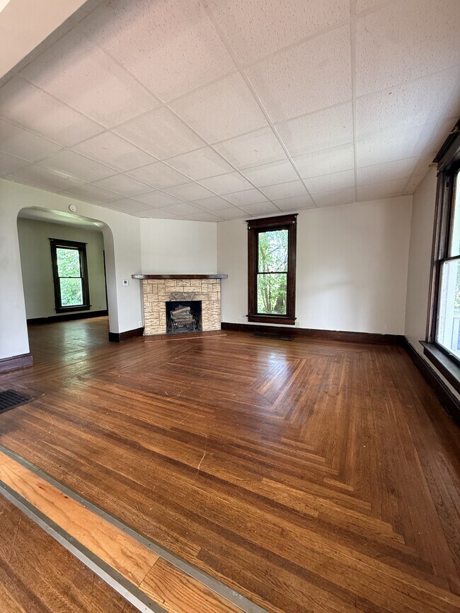 430 Elmwood Pl