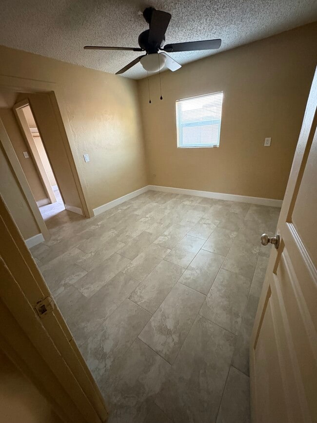 Photo - 250 S Grand Dr Unidad A
