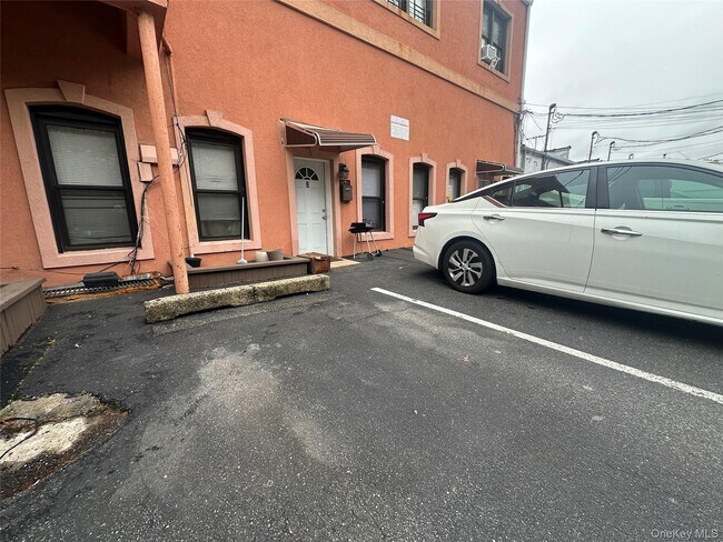 Building Photo - 8 Lafayette St