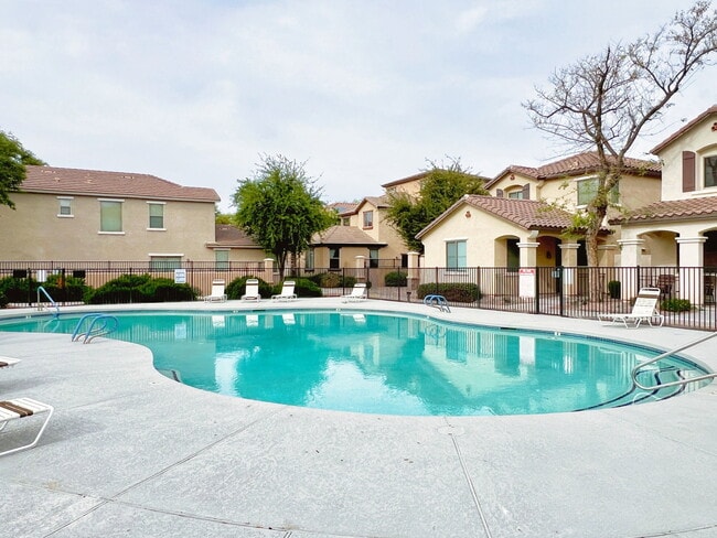 Building Photo - 113 E Palomino Dr