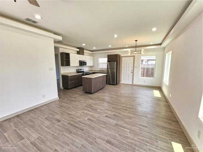 Photo - 23 Frio Ave Unidad 2