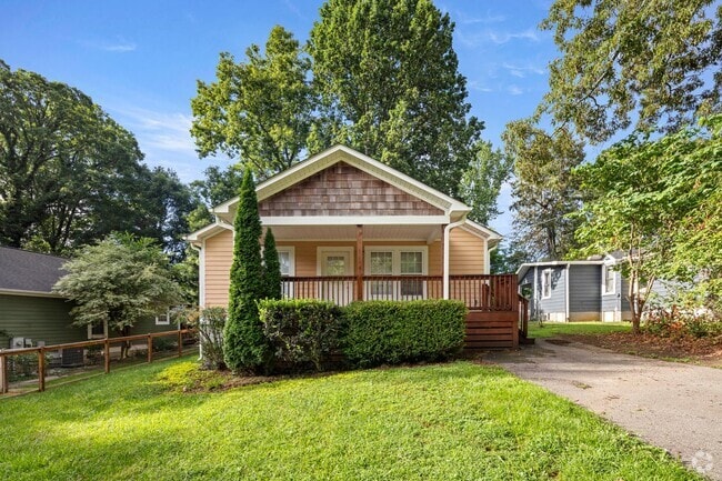 Building Photo - Cute House in Arden!