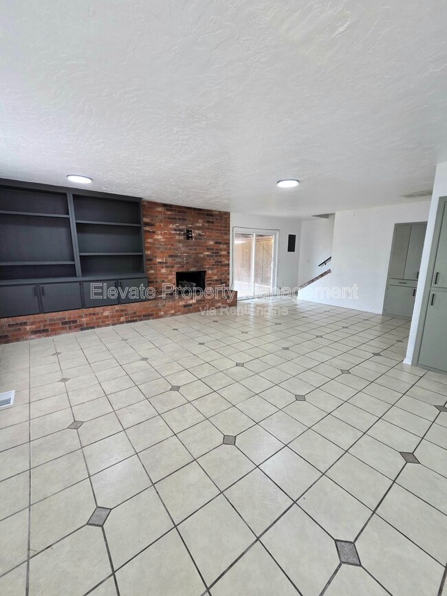 Photo - 530 Westwood Ct