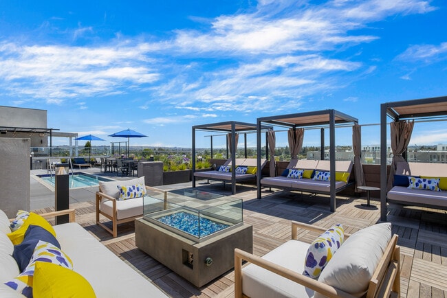Rooftop Cabanas & Fire Pit