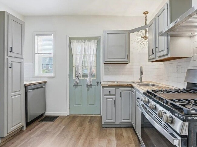Photo - 770 E Washington Ave