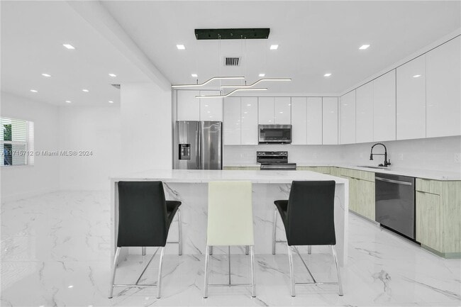 Photo - 720 SW 60th Ave