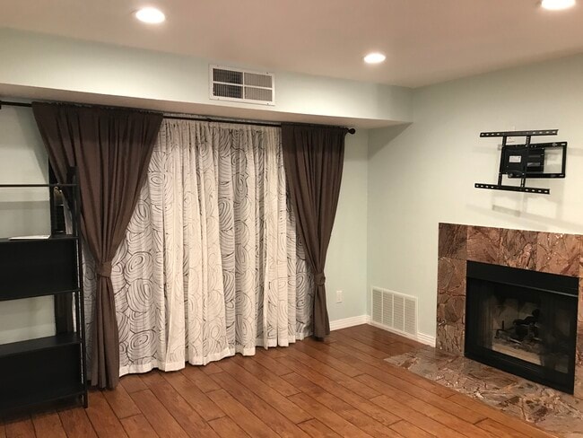 Building Photo - 9725 Mesa Springs Way Unit 181 Rental