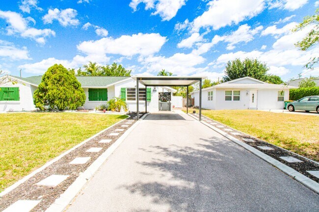 Photo - ** UNFURNISHED ANNUAL** CUTE REMODELED DUP...