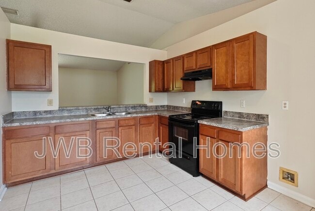 Photo - 1600 Twin Oak Dr W