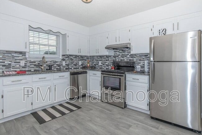 Photo - 985 Cross St