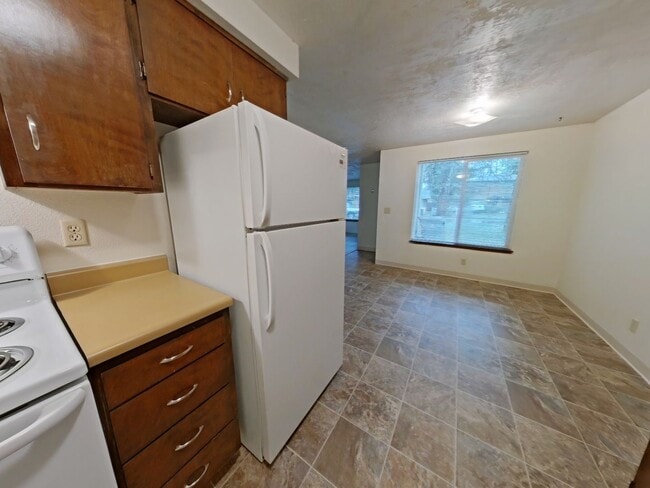 Photo - 3 Bedroom Duplex ~ Close to 9th Street ~ Pet Friendly Unidad 685 NW Linden