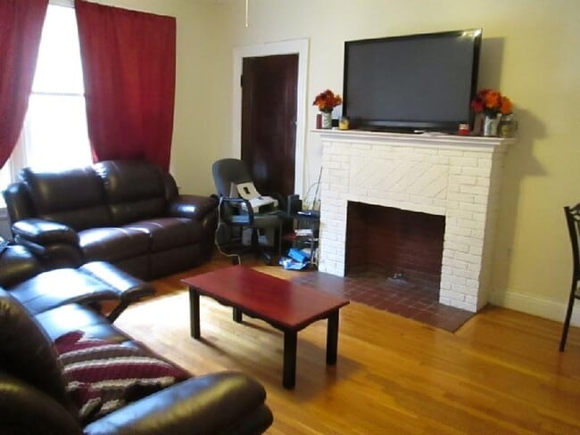 Photo - Beautiful 1 Bed 1 Bath Available NOW
