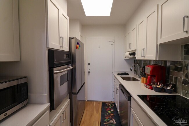 Photo - 825 Bayshore Dr