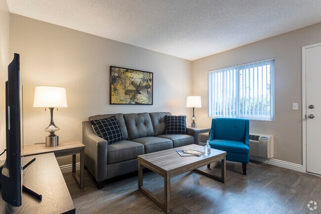 1HAB, 1BA - 450 ft² - The Madison