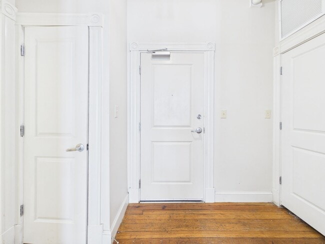 Photo - 121 W Broad St
