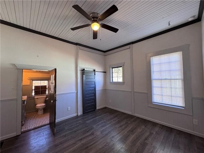 Photo - 749 Cooper St SW