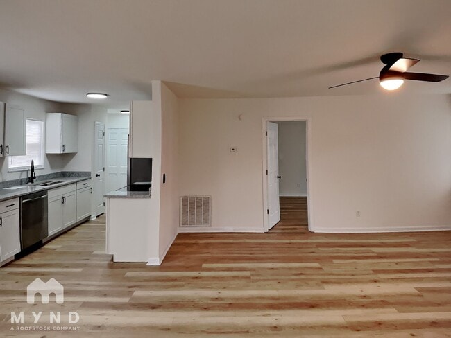 Photo - 302 Clancy St
