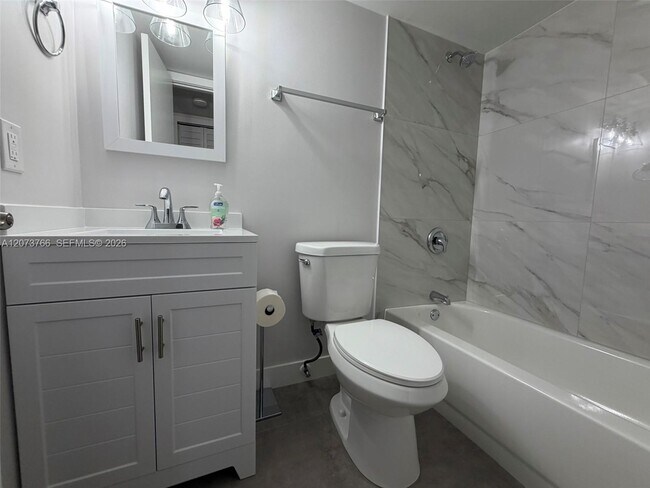 1360 W 41st St Unit 103