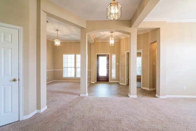 Photo - 11 Crest Gate