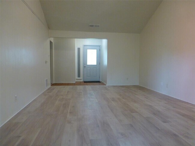 Photo - 1708 Raven Dr